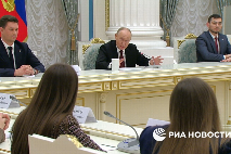 Чего не хватает молодым учёным для счастья, обсудила с Президентом РФ доцент ЮФУ